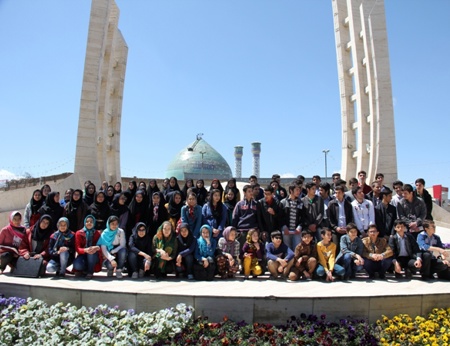 مسئولین و دانش آموزان بورسیه شهر زنجان