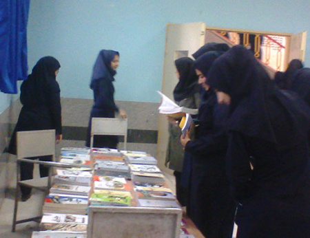عکس نمایشگاه هفته کتاب شهر جيرفت