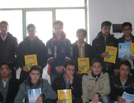مسئولین و دانش آموزان بورسیه شهر سراب