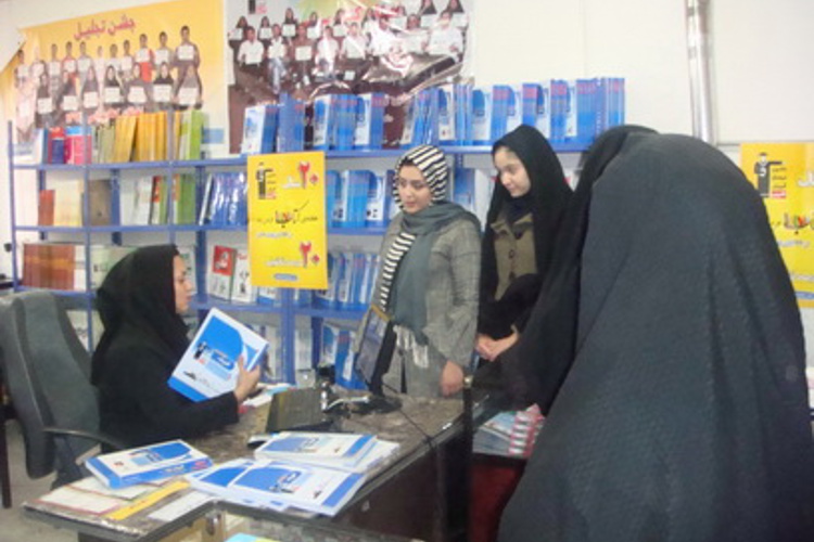 عکس نمایشگاه هفته کتاب شهر نجف آباد
