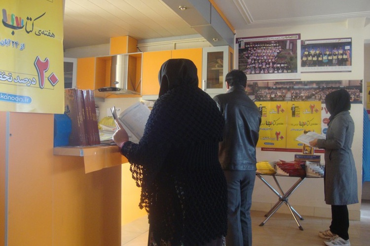 عکس نمایشگاه هفته کتاب شهر دهگلان