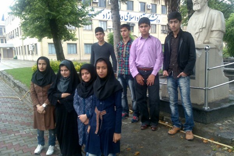 مسئولین و دانش آموزان بورسیه شهر آزادشهر